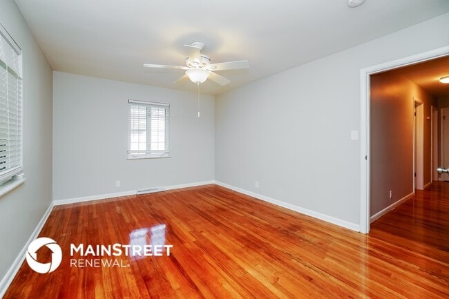 Building Photo - 9548 Brookside Dr