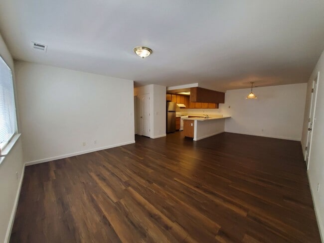 Building Photo - 1400 Howard Ct