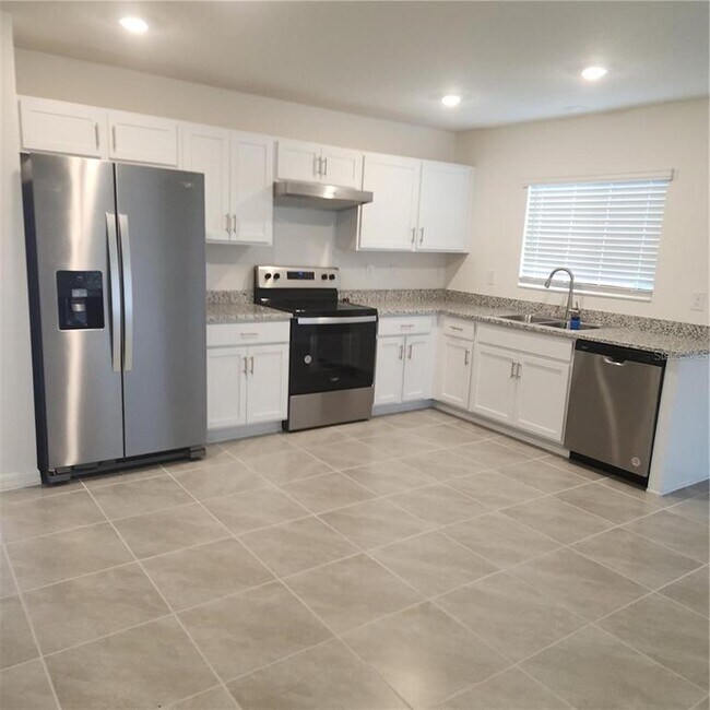 Foto del edificio - 37410 MacKenzie Dr