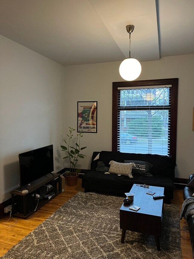 Sala de estar - 2544 Aldrich Ave S