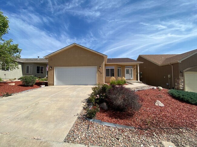 Building Photo - 5 Bedroom/ 3 Bath Home