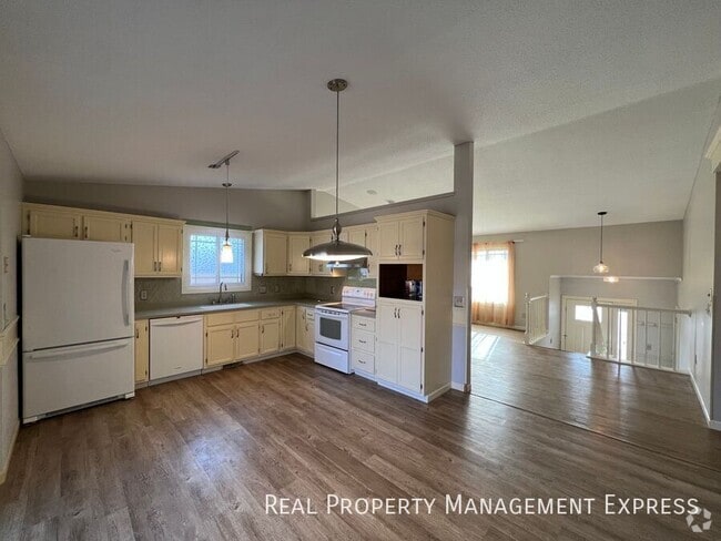 Building Photo - Charming 4 bed 2 Bath Home!