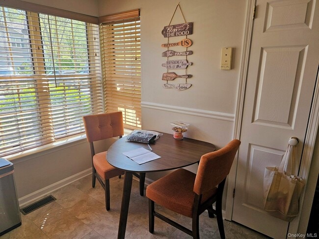 Foto del edificio - 1404 Pondcrest Ln