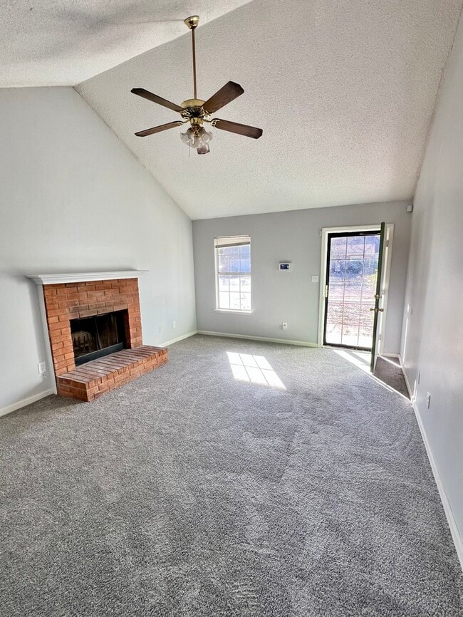 Building Photo - Newly Renovated Rental Home