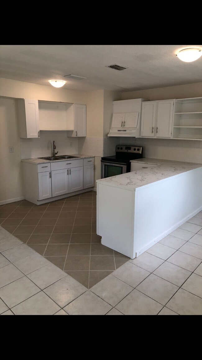 Building Photo - 4614 Calle La Mansion