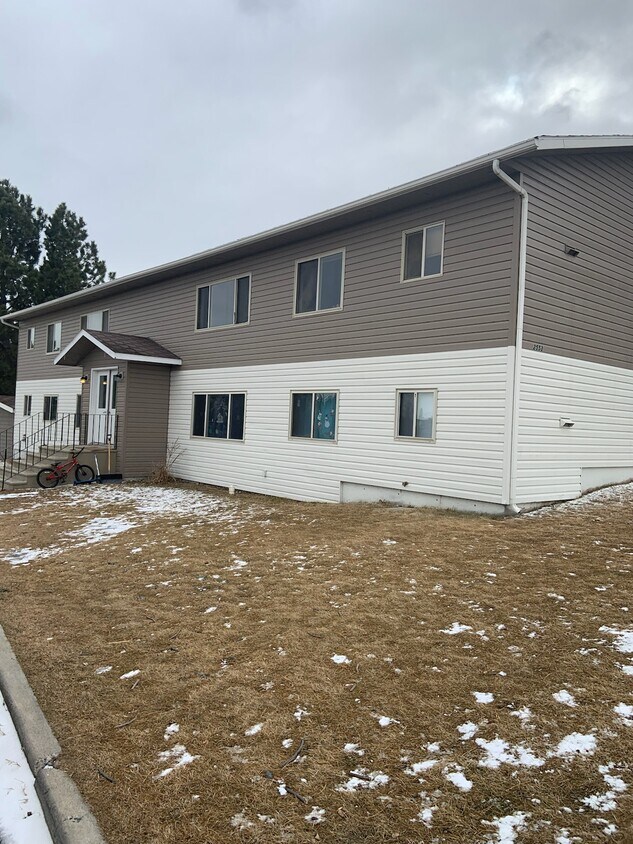 Primary Photo - 2553 Southridge Dr
