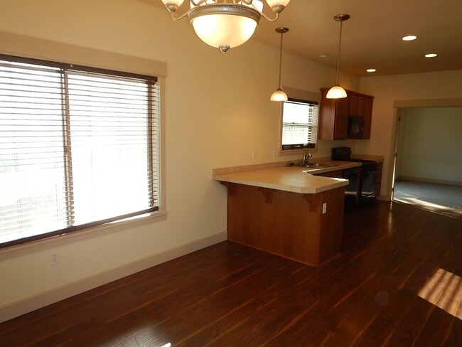 Foto del edificio - 2 Story, 3 Bedroom, 3 Bathroom House in He...