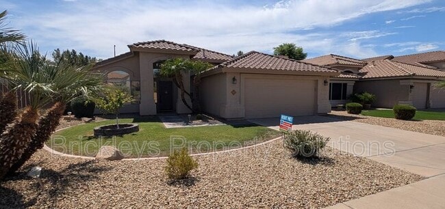 Building Photo - 929 N Quail Ln