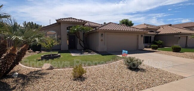 Foto del edificio - 929 N Quail Ln