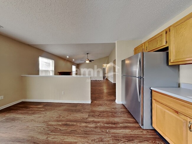 Building Photo - 888 Hollowood Ln