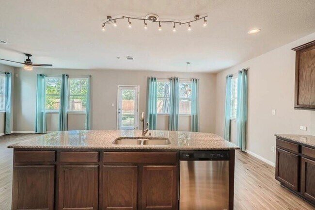 Building Photo - 501 Cinnamon Teal Ln
