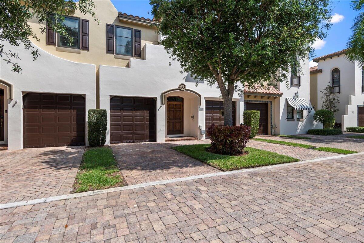 Primary Photo - 320 Via Villagio