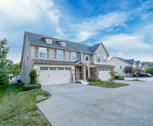 Foto del edificio - Stunning 4 BR/3 BA EOG Townhome in Elkridg...