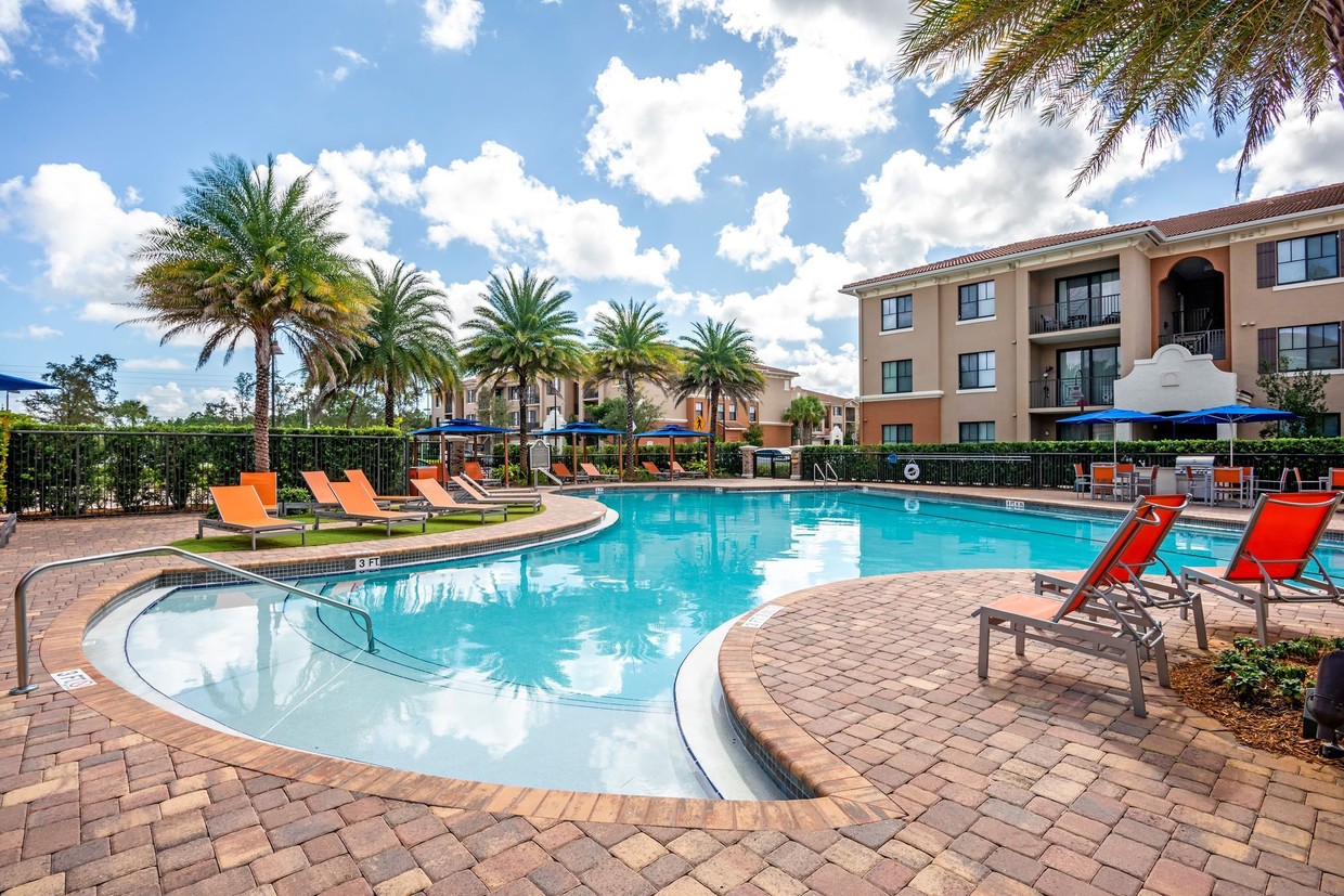 Resort Style Pool with Cabanas - Atlantico at Kendall