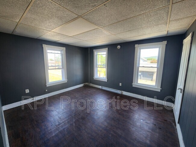 Building Photo - 728 Green St