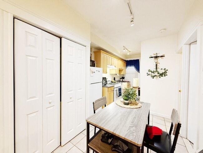 Building Photo - 73 Division St