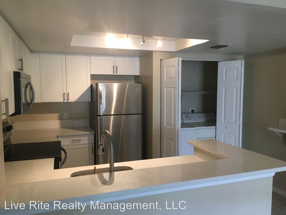 Building Photo - 1 br, 1 bath House - 4195 N Haverhill Rd #318