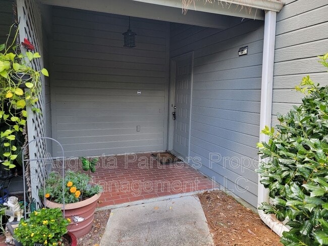 Building Photo - 2612 Fox Ct