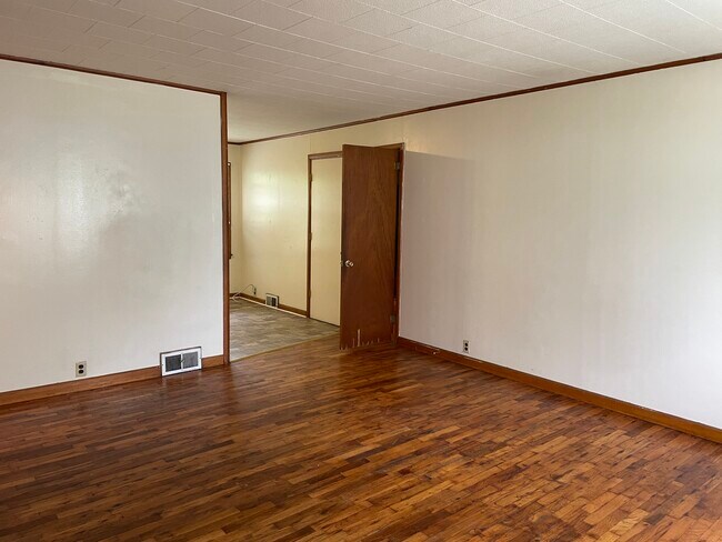 Building Photo - 1009 E Randolph St