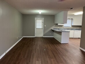 Building Photo - 6107 Vinnie Dr