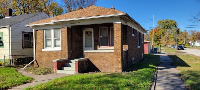 Primary Photo - VERY SPACIOUS 3 bedroom single family for ...