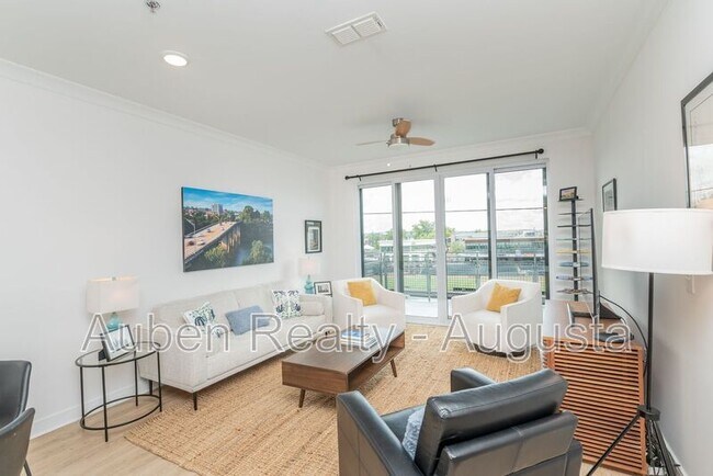 Foto del edificio - 111 Railroad Ave