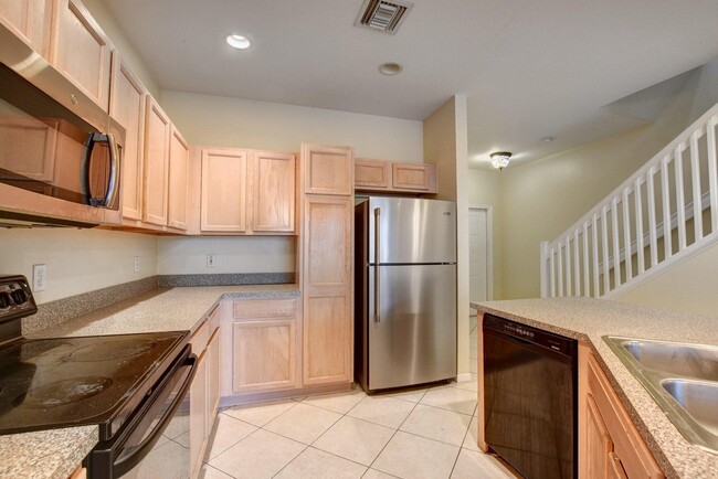 Building Photo - 8171 Bellagio Ln