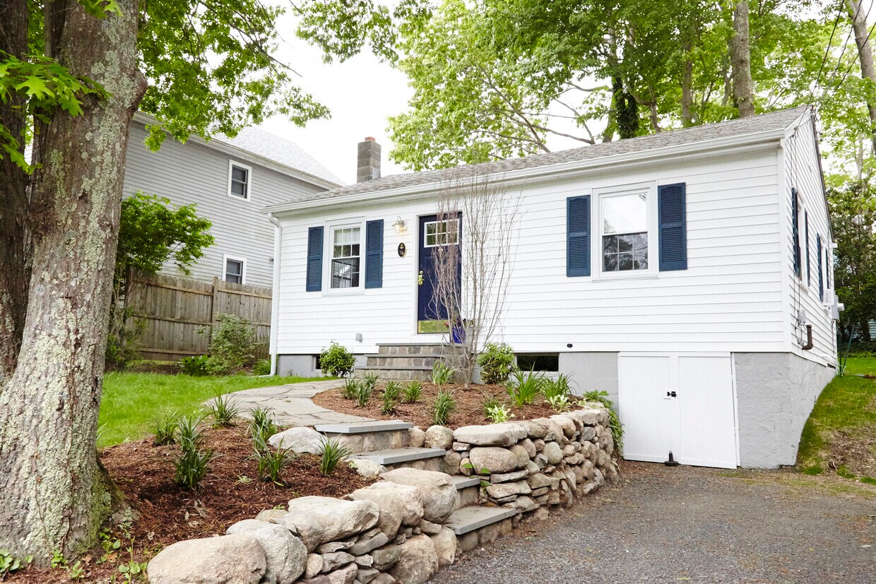 76 South Edgewood Road, Niantic, CT 06475 House Rental in Niantic, CT