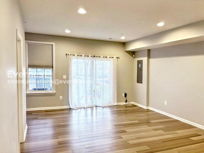 Foto del edificio - 9001 Elderwood Pl