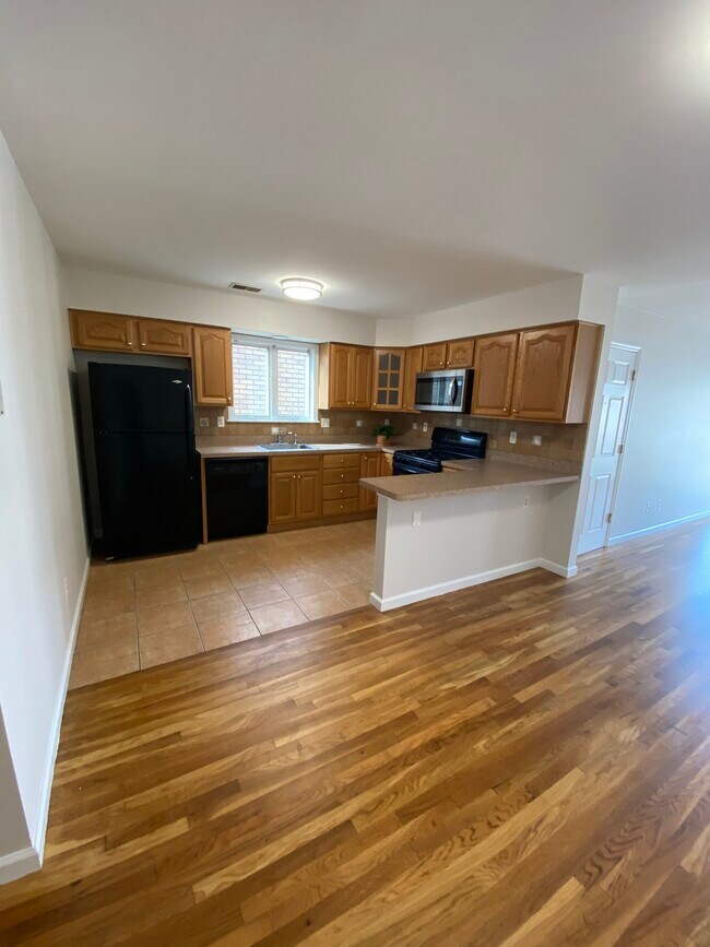 Kitchen - 117 Hague St