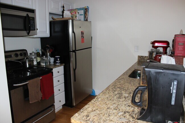 Building Photo - 488 Chapel St