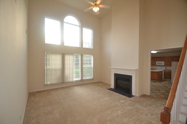 Building Photo - 9125 Viscount Ln