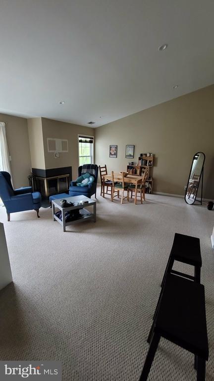 Foto del edificio - 119 Commonwealth Ct