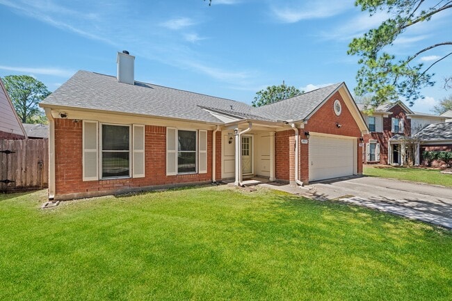 Building Photo - 9915 Villa Verde Dr