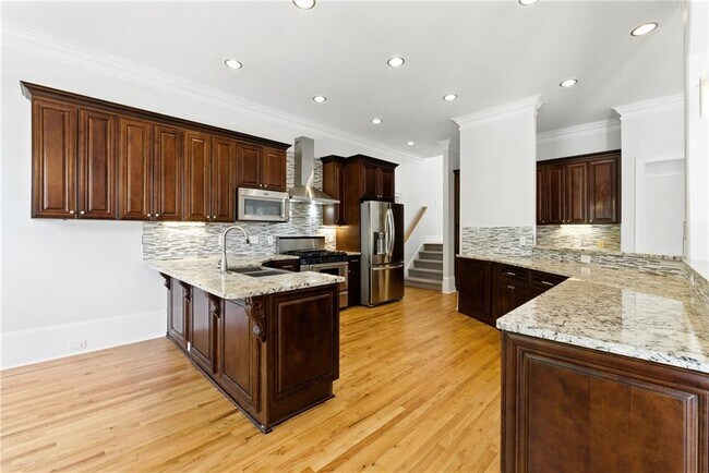 Foto del edificio - 4011 Charrwood Trce