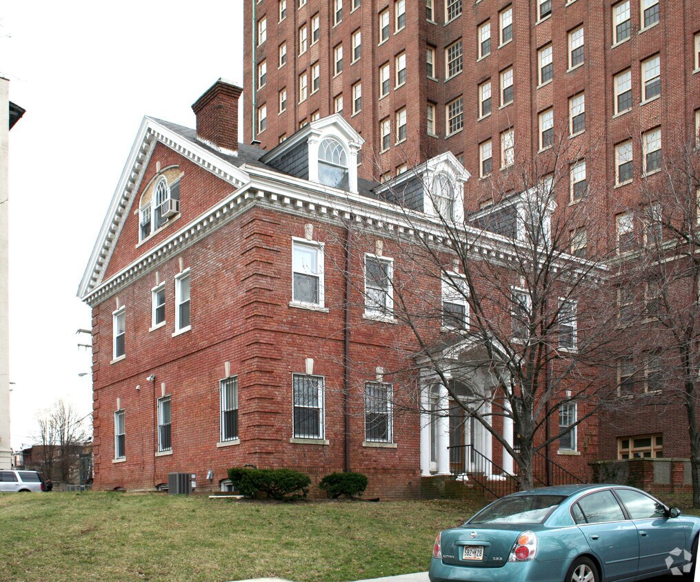 Building Photo - 1009 Cloverdale Road