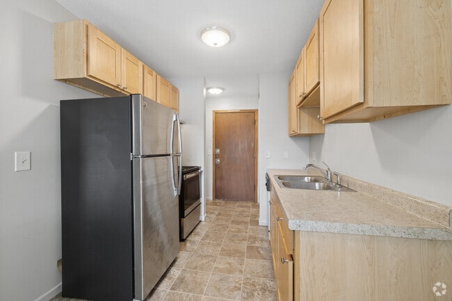 1BR, 1BA - 800SF - Kitchen - Ridgewood Apartments