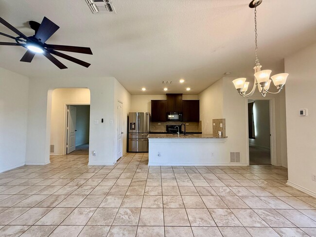 Foto del edificio - 6116 Sunflower Path