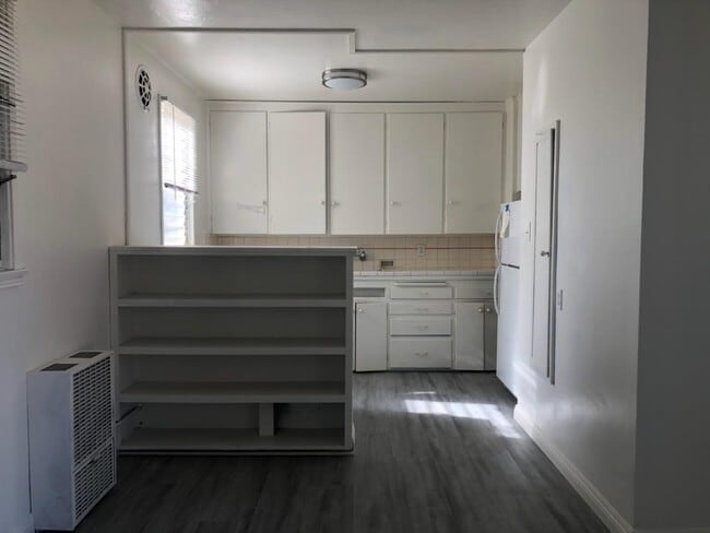 Building Photo - 9217 Las Tunas Dr