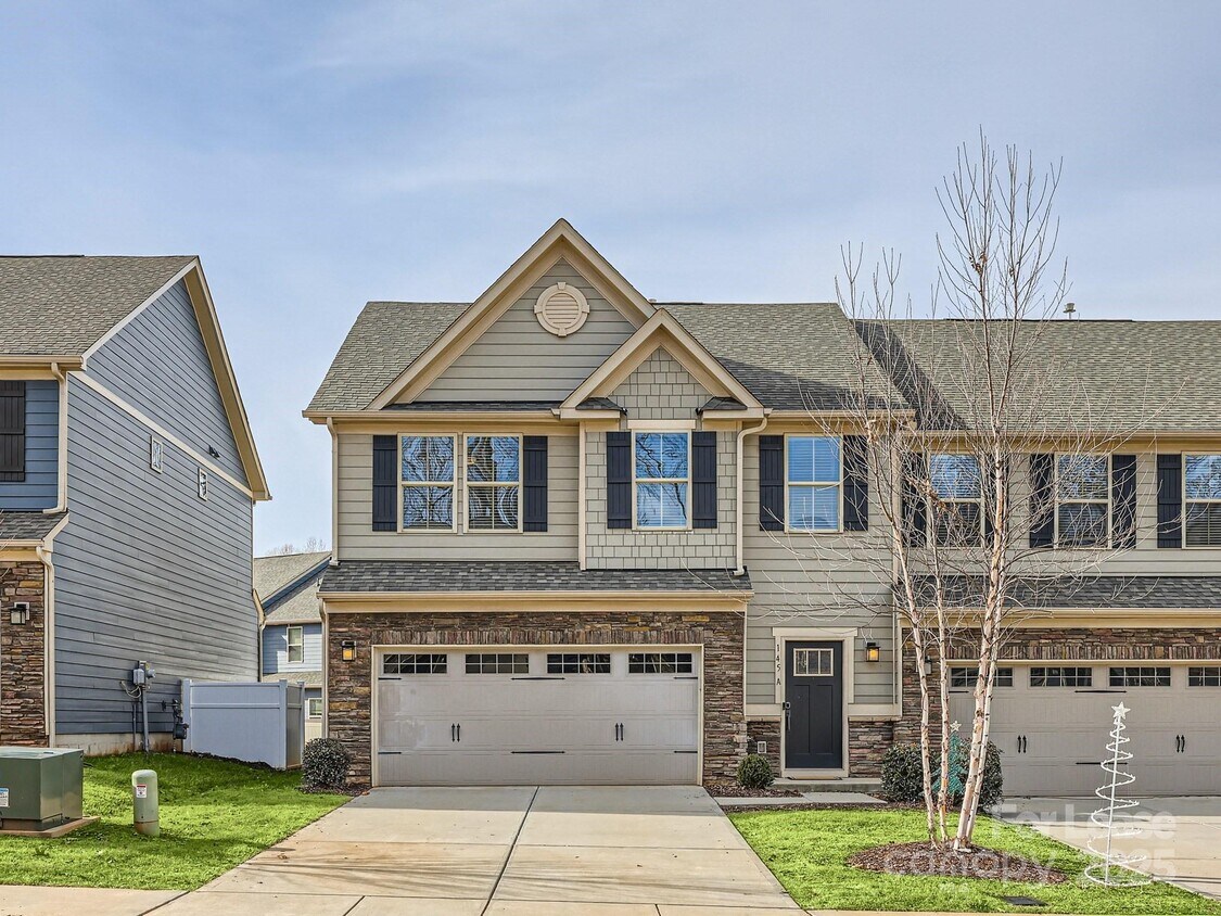 Foto principal - 145 Beacon Dr
