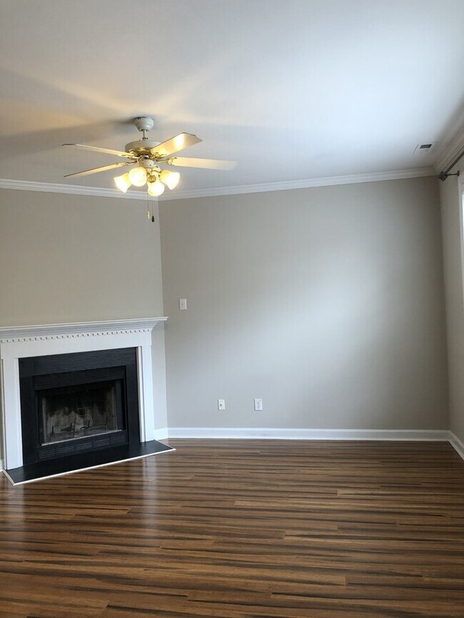 Foto del edificio - 7327 Bonnie Ridge Ct