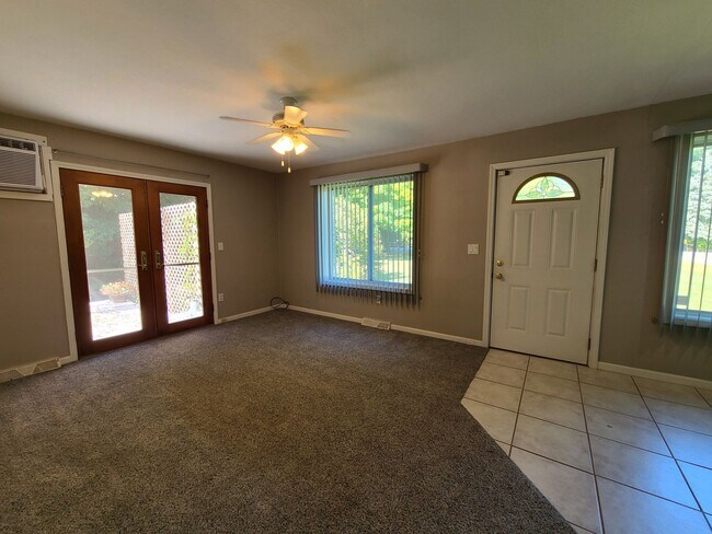 Building Photo - Two Bedroom One Bath House in Benton Harbor