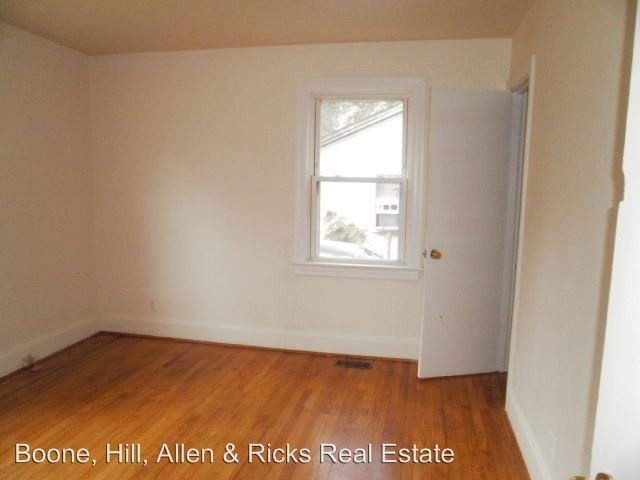 Building Photo - 4 br, 2 bath House - 316 S. Oakwood Drive