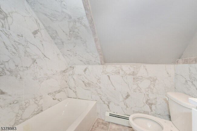 Foto del edificio - 581 E 18th St
