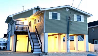 Building Photo - 5 W Susquehanna Dr