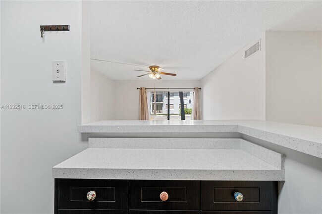 Foto del edificio - 7200 NW 179th St