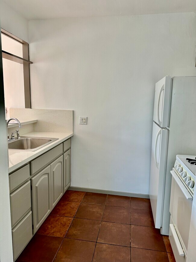 Foto del edificio - 4107 Sunset Dr