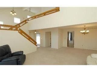Building Photo - 2 bedroom town-home with 2 car garage