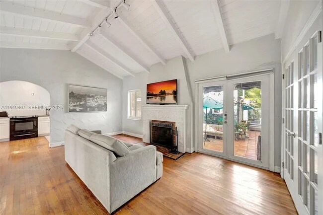 Foto del edificio - 619 NE 87th St