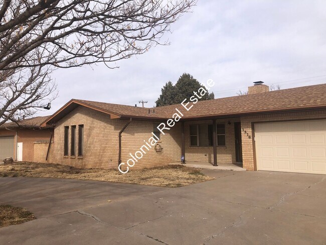 Building Photo - Spacious 3 bed 2 bath house for rent